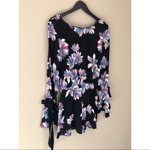 Floral  ribbon tie romper - Picture 2 of 6